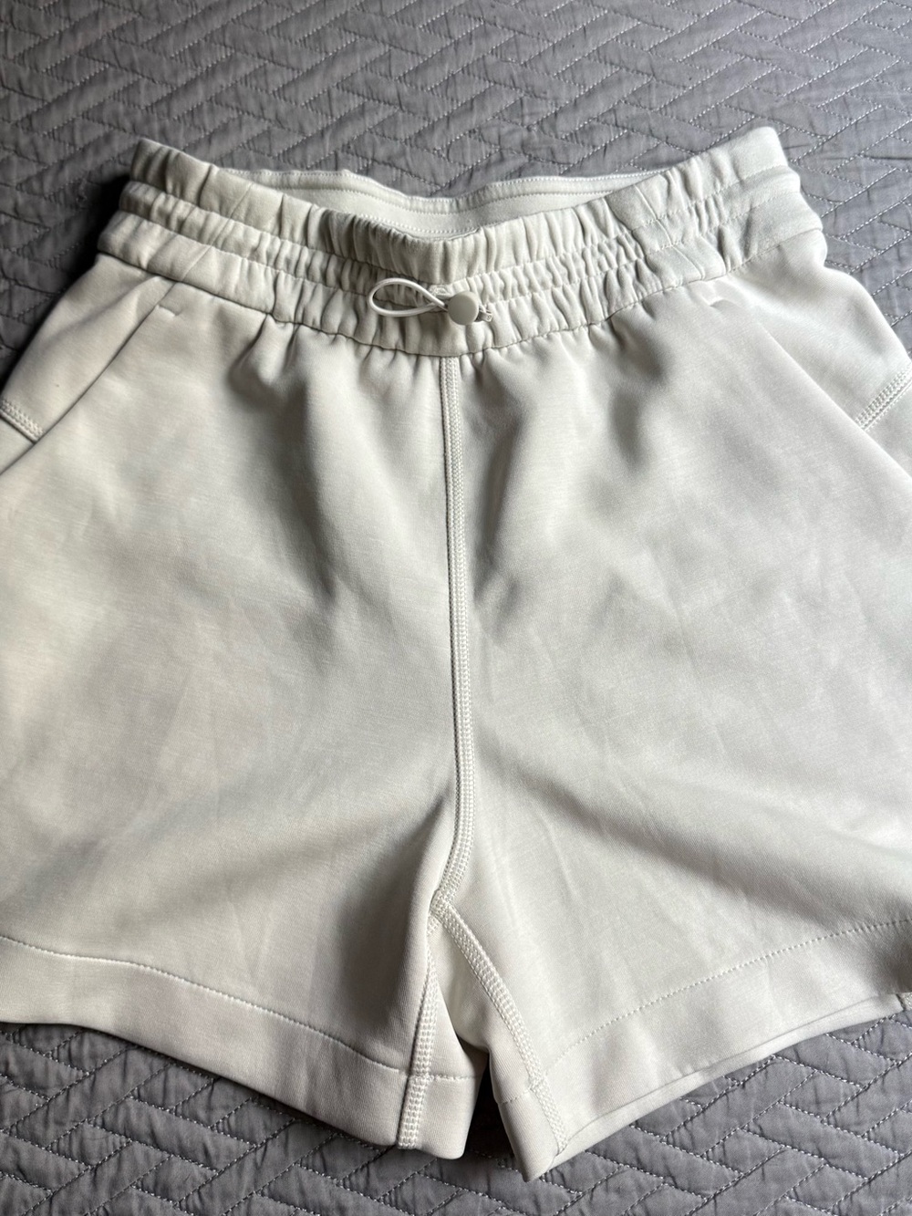 Lululemon Softstreme High-Rise Shorts in Bone